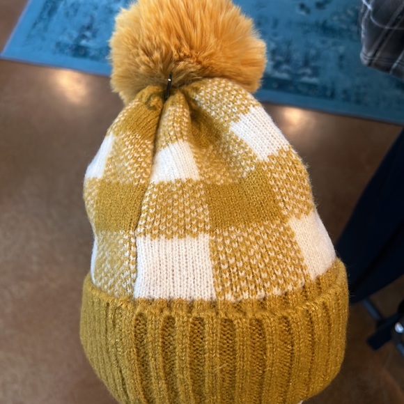 Buffalo Check Mustard Beanie With Pom NWT - Picture 2 of 5